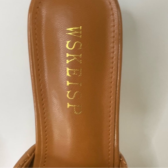 Heels slides like new condition European size 37 US size 6 1/2 - Picture 4 of 13